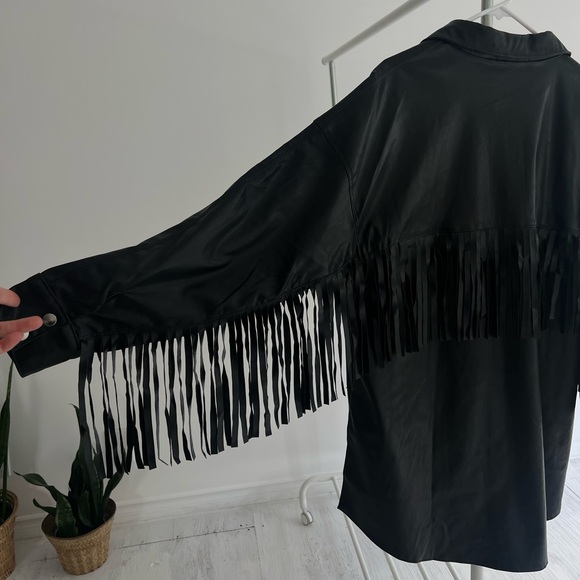 No Vacancy brand. Fringe faux leather shacket. - Picture 4 of 5